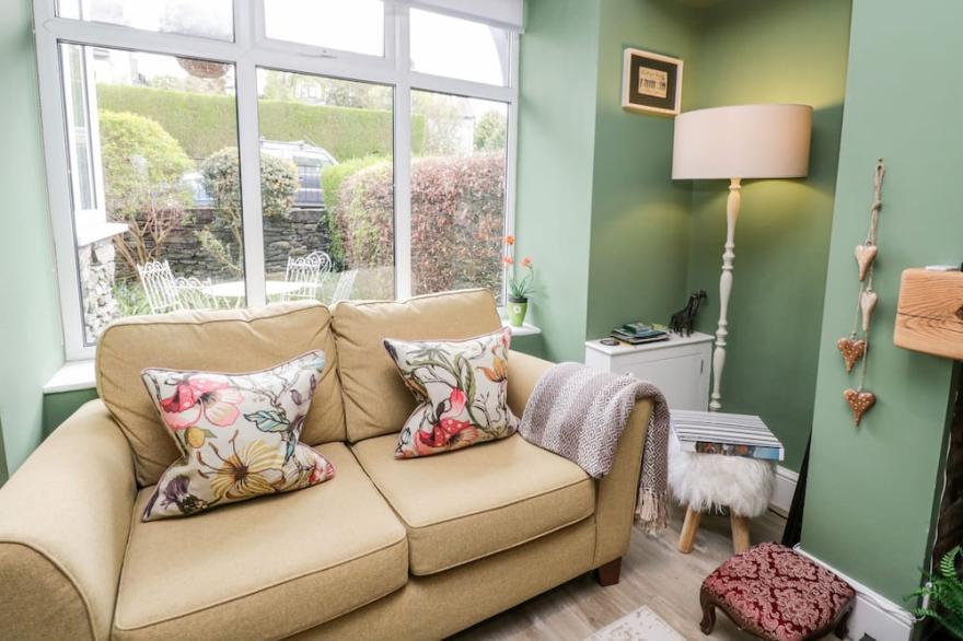 WALKER'S COTTAGE, family friendly, with a garden in Windermere