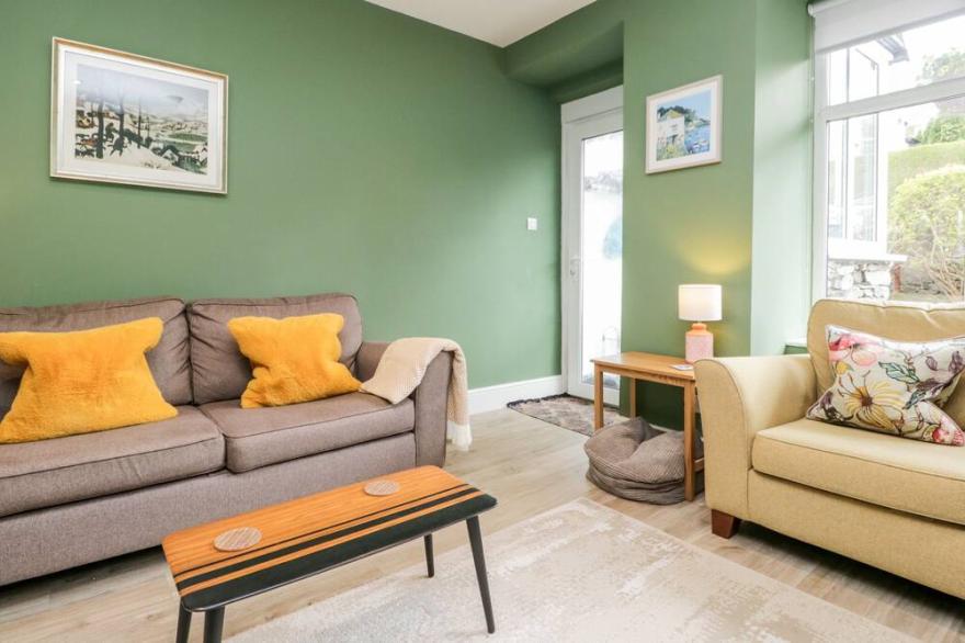 WALKER'S COTTAGE, family friendly, with a garden in Windermere
