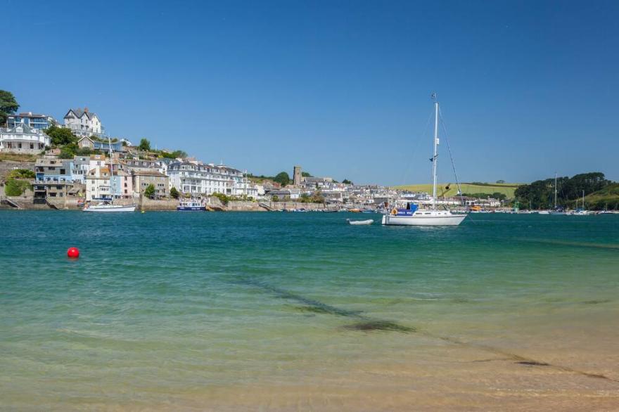 MAIN TOP APARTMENT, family friendly in Salcombe