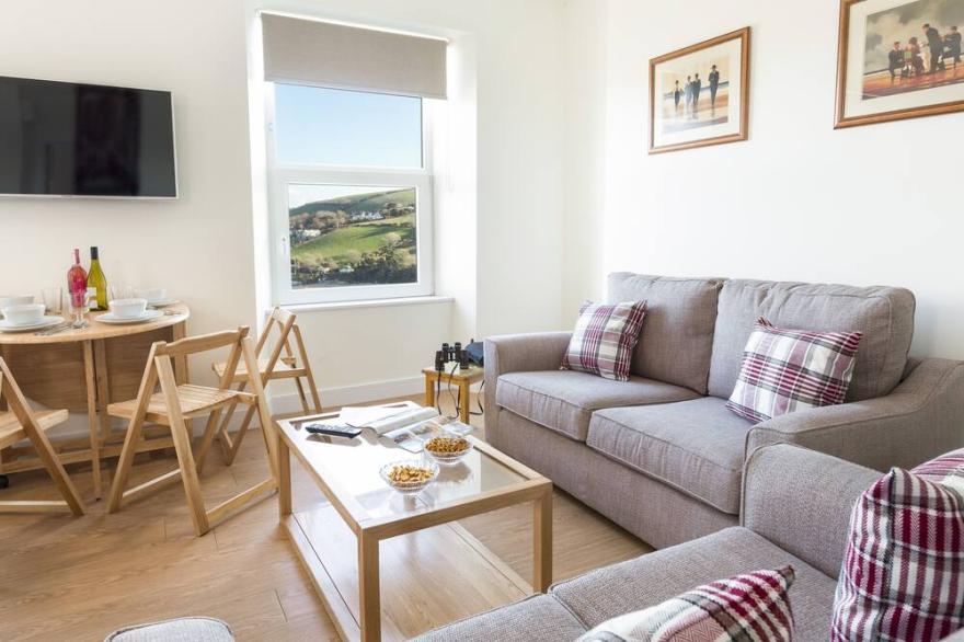 MAIN TOP APARTMENT, family friendly in Salcombe