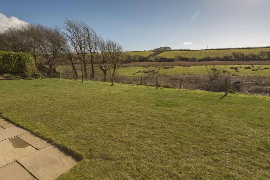 SEA PEEP, family friendly, luxury holiday cottage in Thurlestone