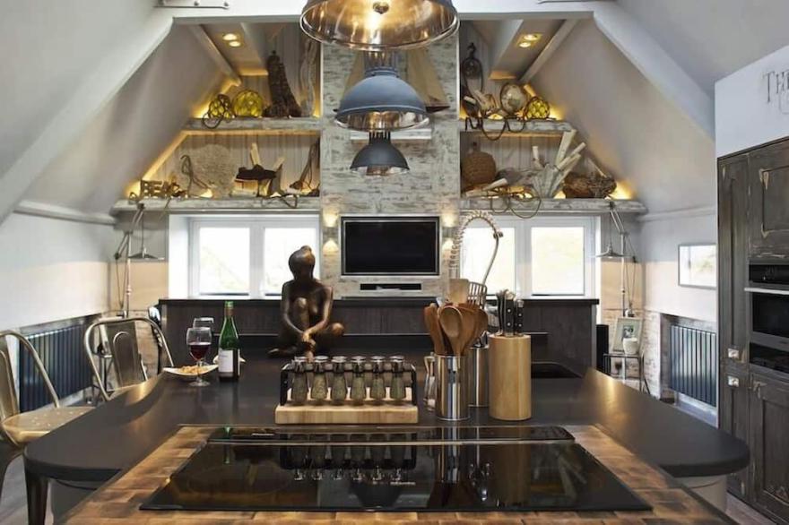 THE OLD LIBRARY, family friendly in Dartmouth