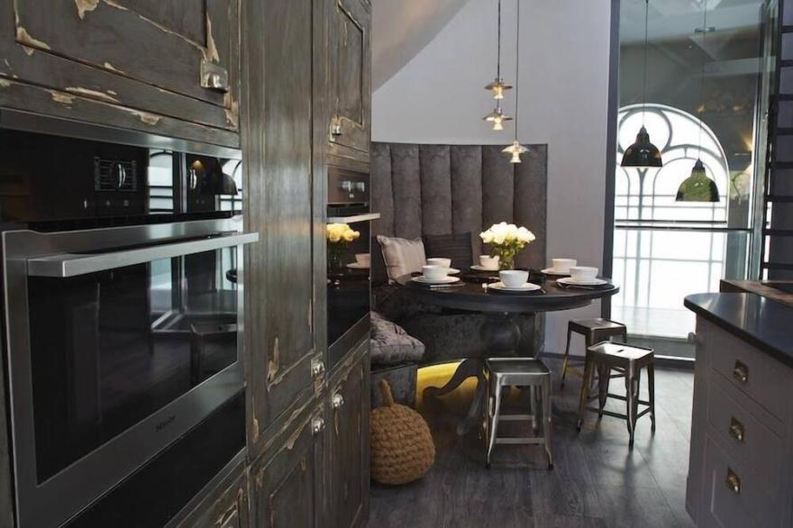 THE OLD LIBRARY, family friendly in Dartmouth