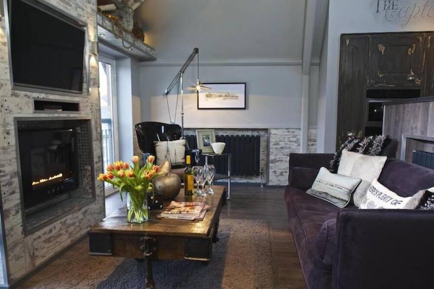 THE OLD LIBRARY, family friendly in Dartmouth