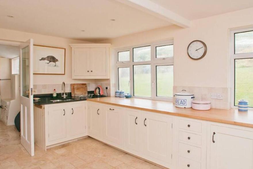 OSBORN HOUSE, pet friendly, country holiday cottage in Hope Cove