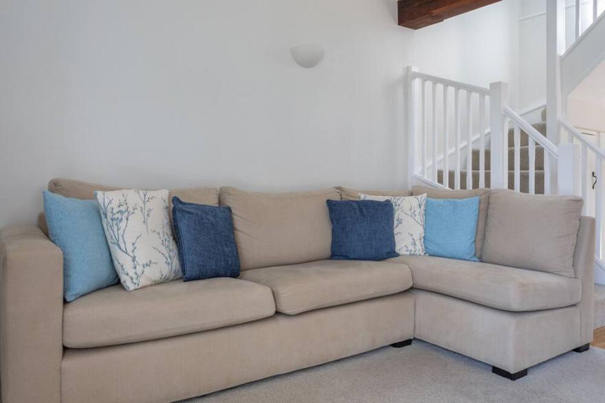 STABLE END COTTAGE, family friendly, with a garden in Malborough