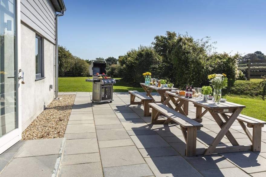 MOULT HILL BARN, family friendly, country holiday cottage in Salcombe