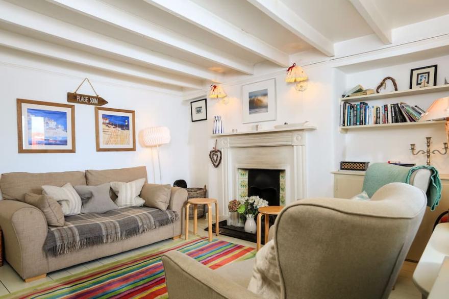 BOW COTTAGE, pet friendly, with open fire in East Portlemouth