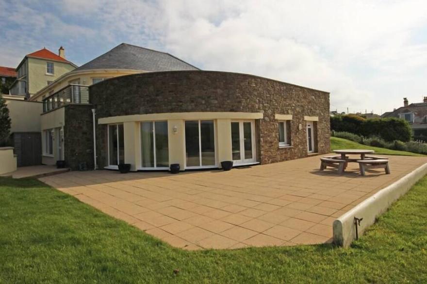 2 SEA GARDENS, family friendly, country holiday cottage in Hope Cove