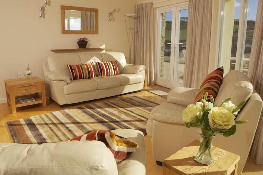 2 SEA GARDENS, family friendly, country holiday cottage in Hope Cove