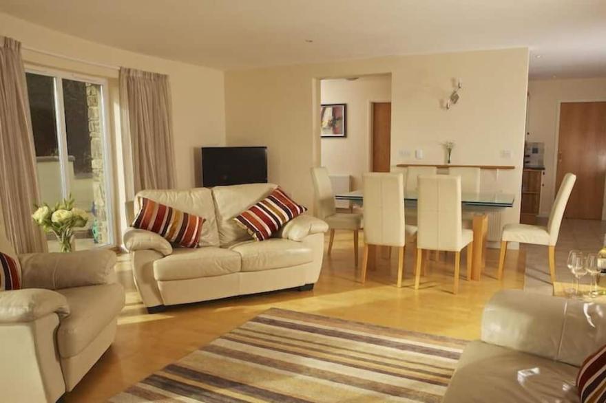 2 SEA GARDENS, family friendly, country holiday cottage in Hope Cove