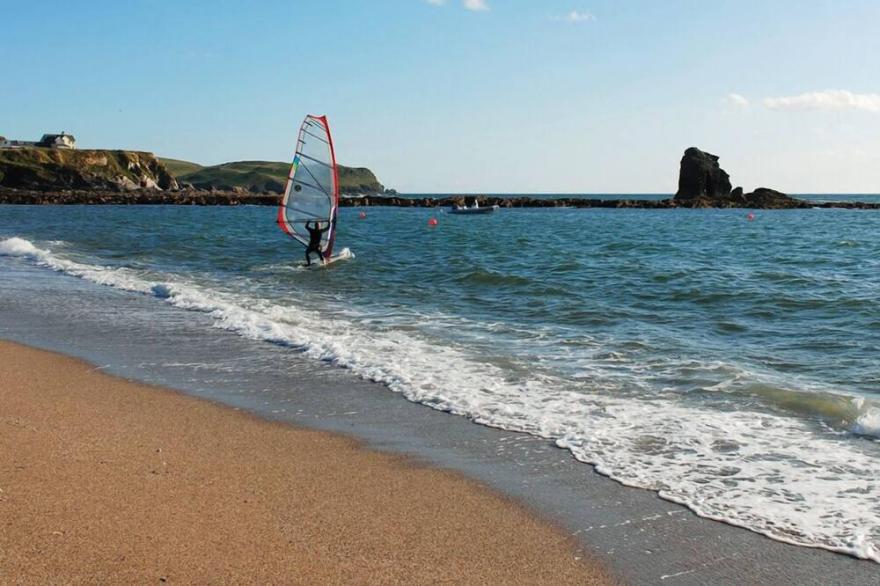 2 OCEAN'S EDGE, family friendly, with pool in Thurlestone
