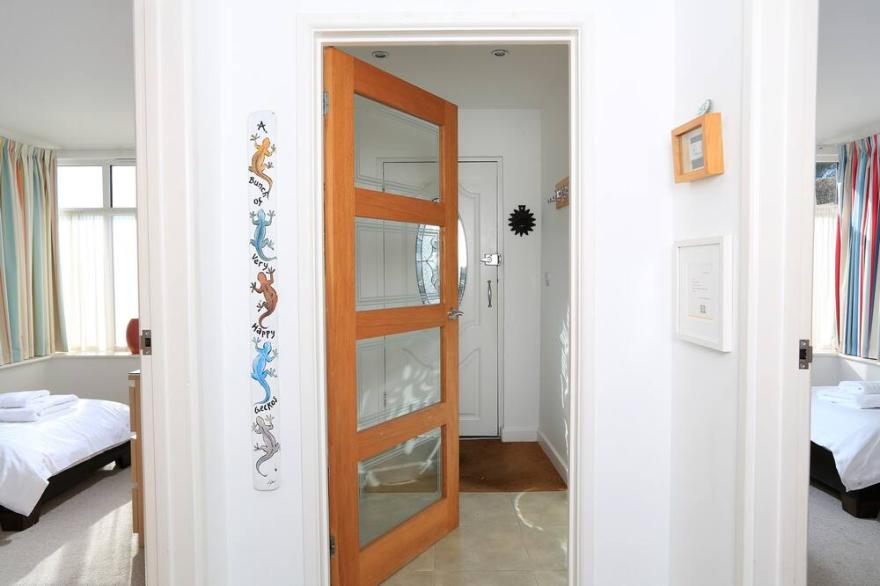 STARBOARD LIGHT, family friendly, with a garden in Malborough