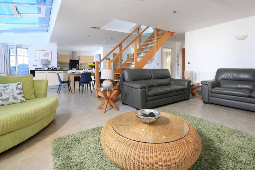 STARBOARD LIGHT, family friendly, with a garden in Malborough