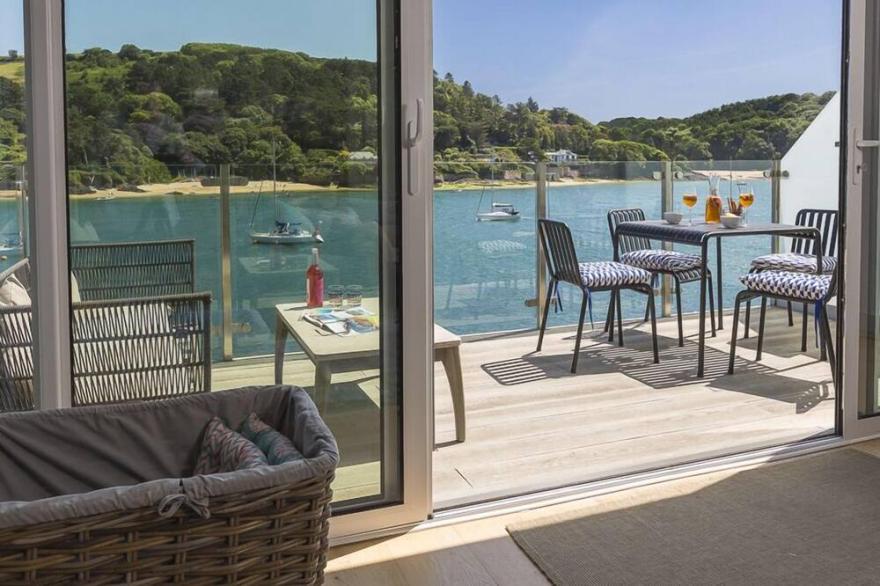 VILLA 8, ESTURA, family friendly, luxury holiday cottage in Salcombe