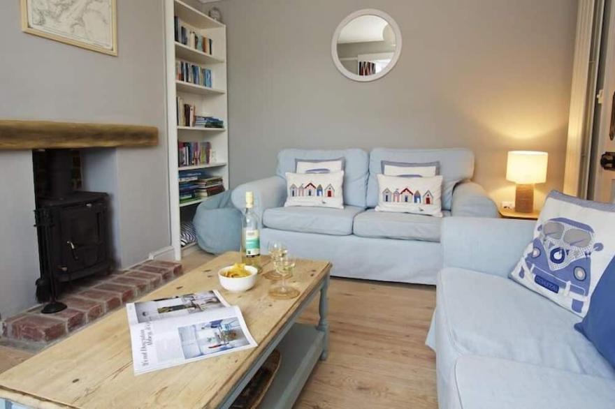 CRAB COTTAGE, family friendly, with open fire in Salcombe