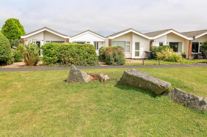 49 CUMBER CLOSE, family friendly, with a garden in Malborough