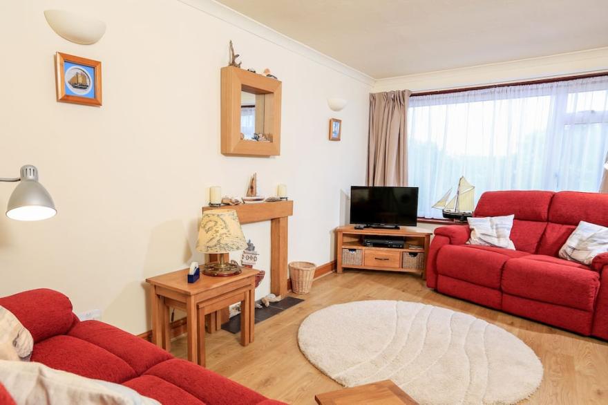 49 CUMBER CLOSE, family friendly, with a garden in Malborough