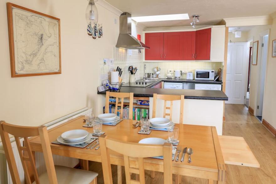 49 CUMBER CLOSE, family friendly, with a garden in Malborough