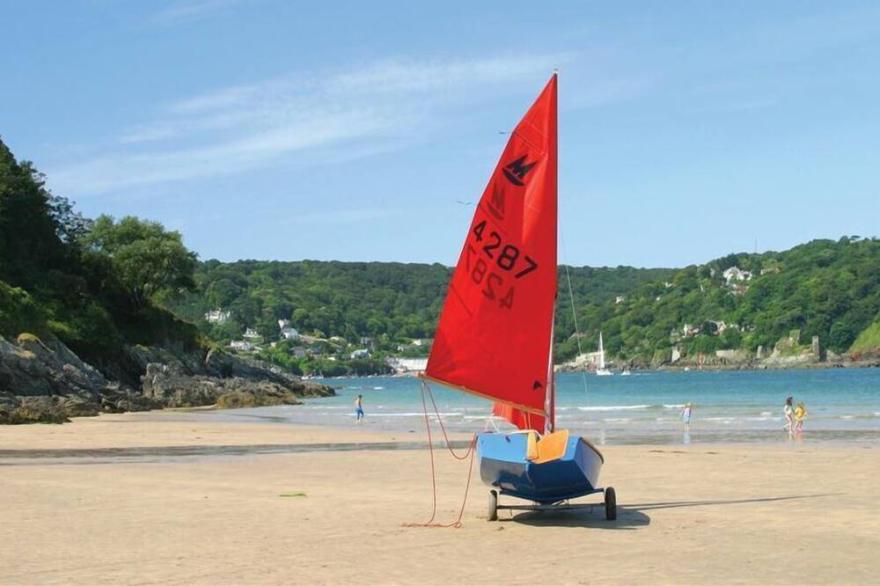 ORCHARD BARN, pet friendly, with open fire in Salcombe