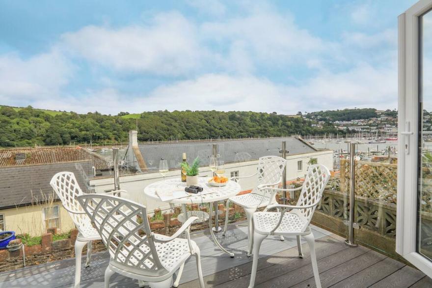 MIDDLE WATCH, family friendly, with a garden in Dartmouth