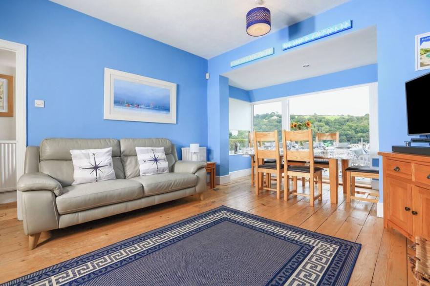 MIDDLE WATCH, family friendly, with a garden in Dartmouth