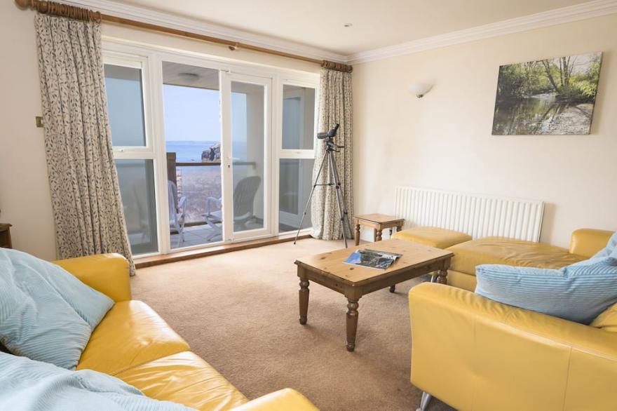3 THURLESTONE ROCK, pet friendly, with pool in Thurlestone