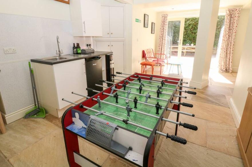 ARLINGTON HOUSE, family friendly, luxury holiday cottage in Matlock