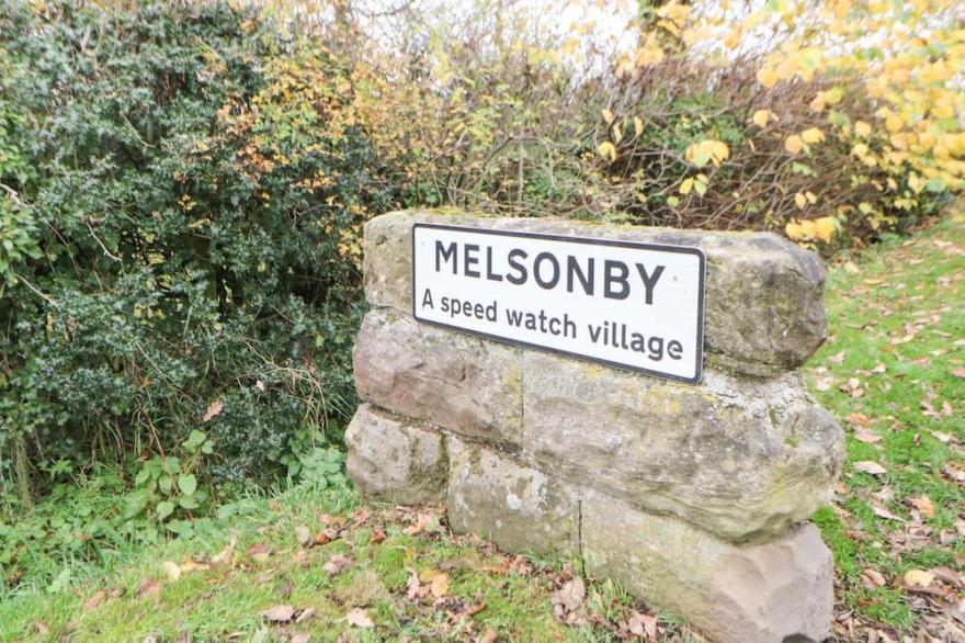 MAGNOLIA COTTAGE, pet friendly, with open fire in Melsonby