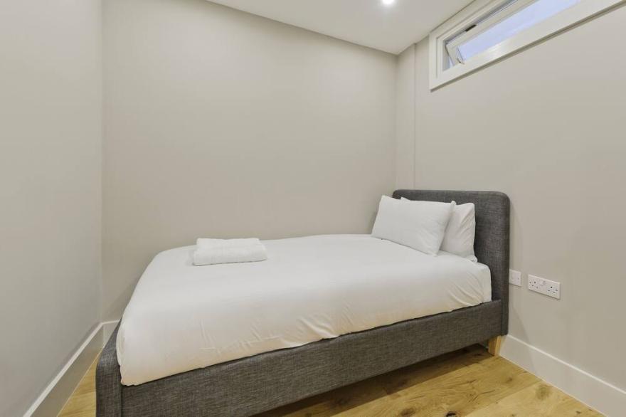 Immaculate new apartment in Chelsea by UnderTheDoormat