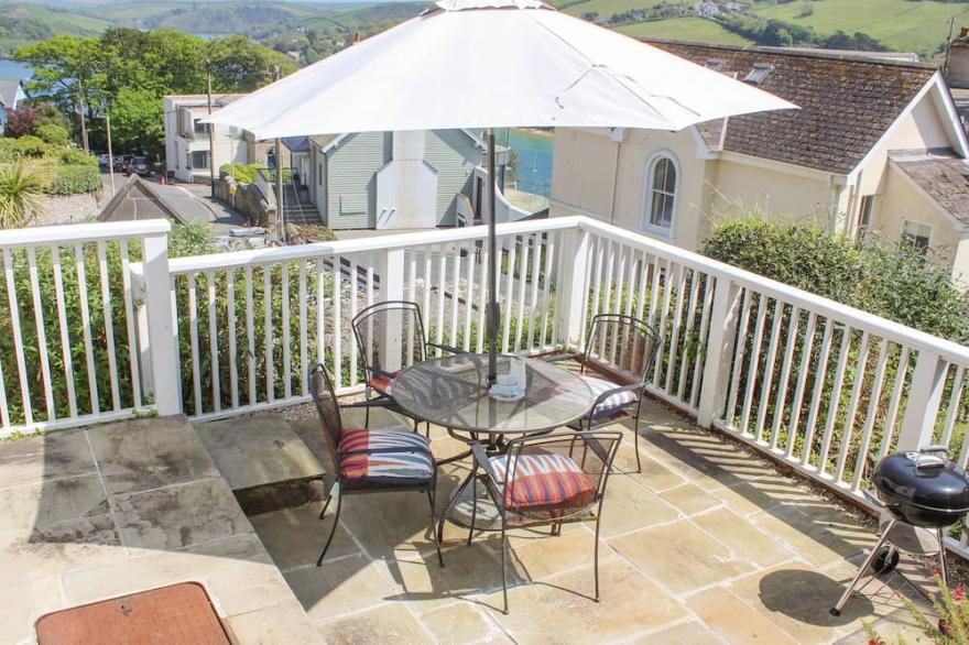 4 BLUE VIEW, family friendly, country holiday cottage in Salcombe