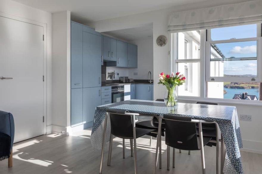 4 BLUE VIEW, family friendly, country holiday cottage in Salcombe