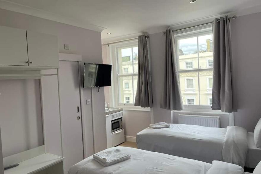 Lovely Hyde Park Studio