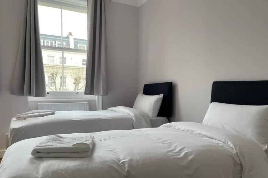 Lovely Hyde Park Studio