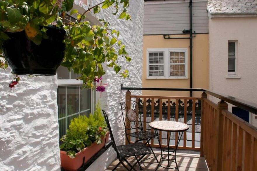COURTYARD HOUSE, family friendly, with a garden in Dartmouth
