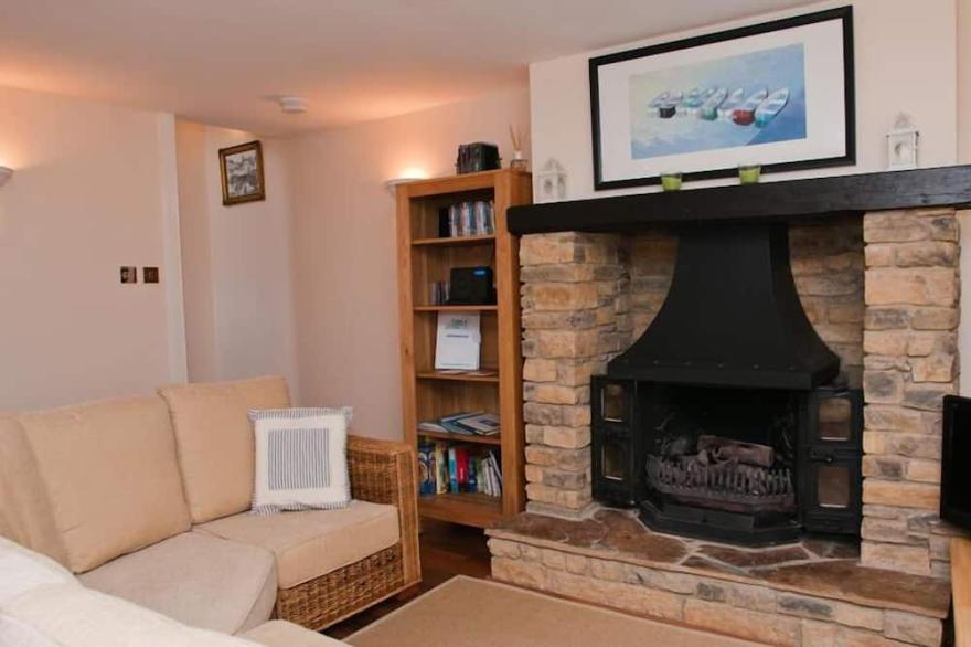 COURTYARD HOUSE, family friendly, with a garden in Dartmouth