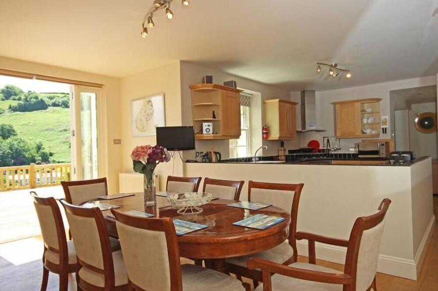 FAIRVIEW HOUSE, family friendly, with a garden in Dartmouth