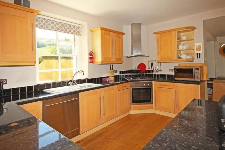 FAIRVIEW HOUSE, family friendly, with a garden in Dartmouth