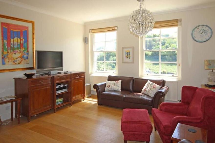 FAIRVIEW HOUSE, family friendly, with a garden in Dartmouth