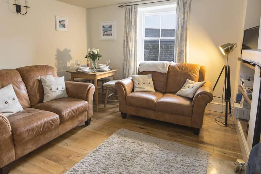 PIXIE COTTAGE, family friendly, with a garden in Dartmouth