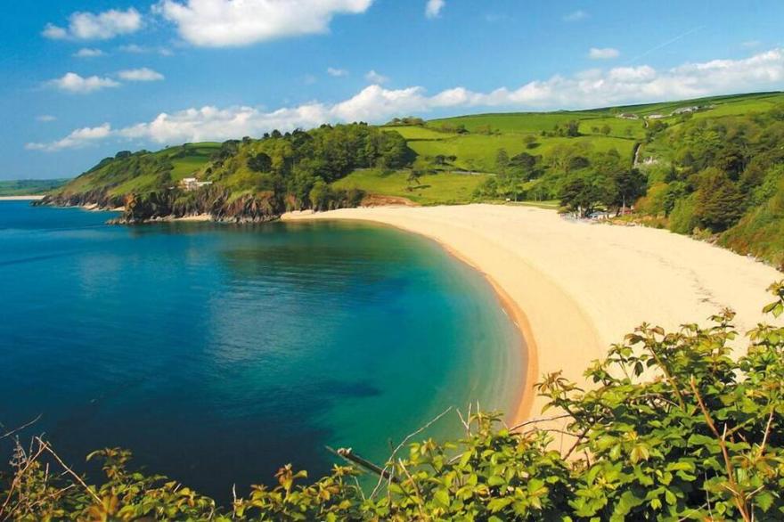 QUAY LODGE, family friendly, with a garden in Dartmouth