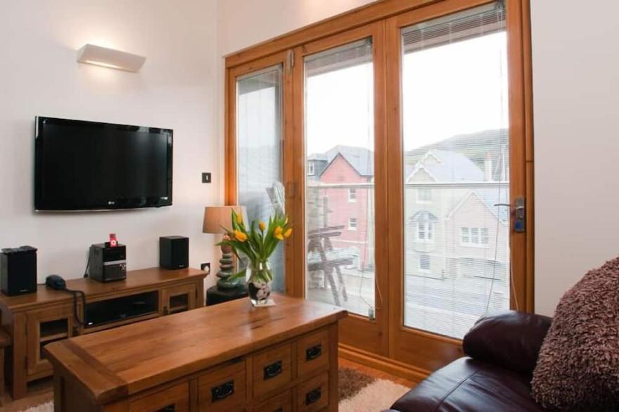 QUAY LODGE, family friendly, with a garden in Dartmouth