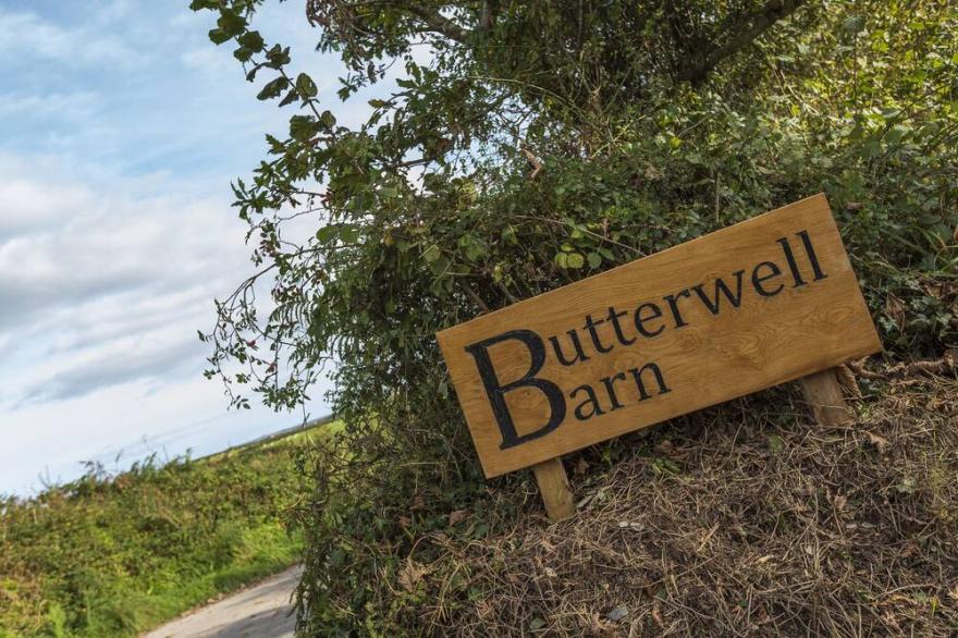 BUTTERWELL BARN, pet friendly, luxury holiday cottage in Dartmouth