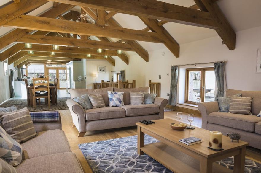 BUTTERWELL BARN, pet friendly, luxury holiday cottage in Dartmouth