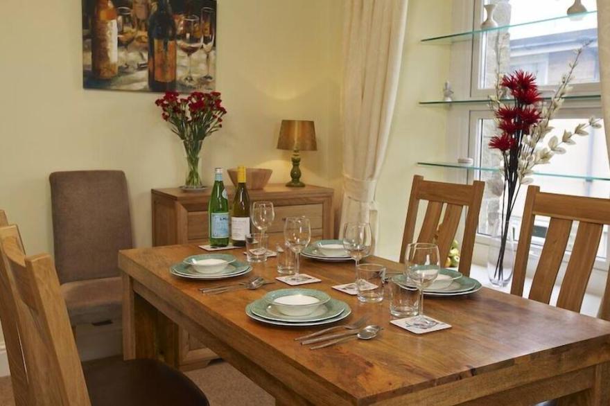 SEAGRASS, THORNLEA MEWS, pet friendly, with open fire in Hope Cove
