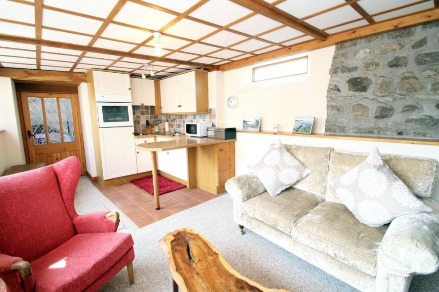 Pet friendly comfort for 2 people in stone annexe in a small friendly village