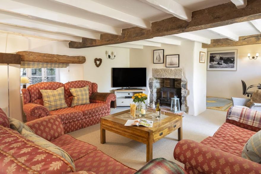 HIGHER COLLATON COTTAGE, family friendly in Malborough