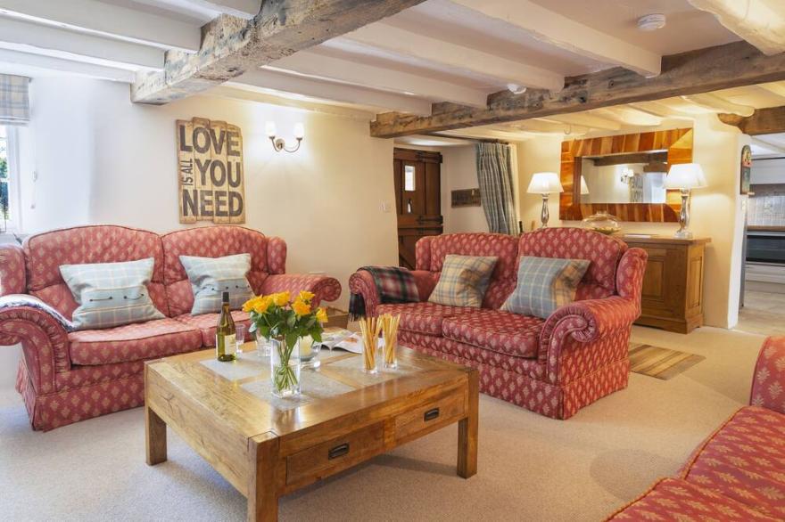 HIGHER COLLATON COTTAGE, family friendly in Malborough