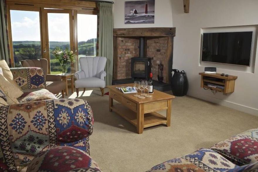 HIGHER HILL BARN, family friendly, luxury holiday cottage in Sherford