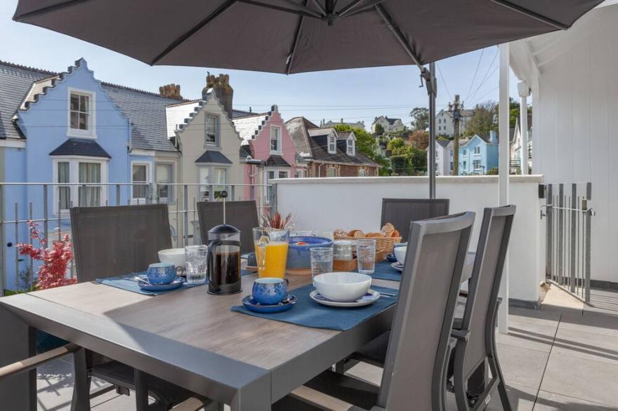 LOWER FERNLEA, family friendly, country holiday cottage in Salcombe